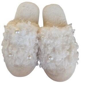 Curly Pearl Slipper Faux Fur Size L  (10/11) NWOT
